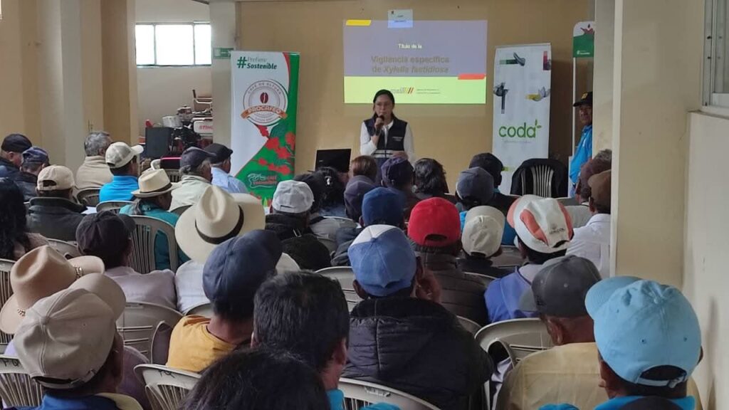 Junto a más de 400 agricultores, el Prefecto del Guayas, Ing.Carlos Encalada, compartió un espacio de diálogo para conocer sus necesidades