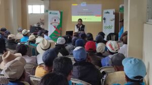 Junto a más de 400 agricultores, el Prefecto del Guayas, Ing.Carlos Encalada, compartió un espacio de diálogo para conocer sus necesidades