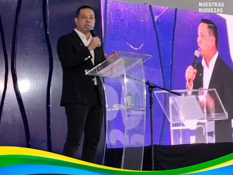 El alcalde de Chone, Leonardo Rodríguez, en EXPO CEBÚ 2026