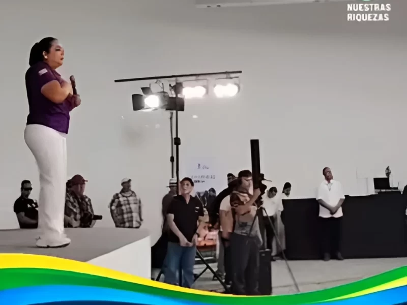 La Gobernadora de Manabi, Aurora Valle Alcívar, durante la inauguración de COMCEBÚ 2026